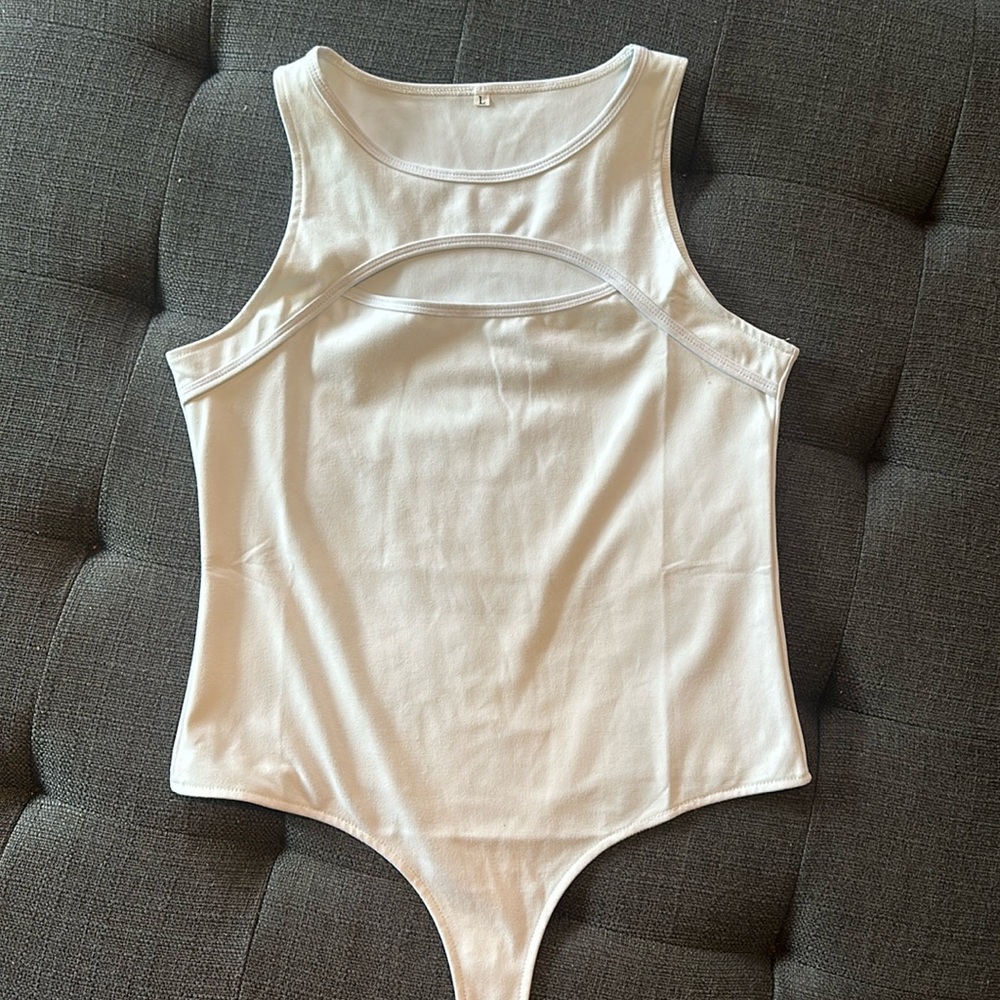 Women’s white oval front cutout thong bodysuit sz.L NWOT
